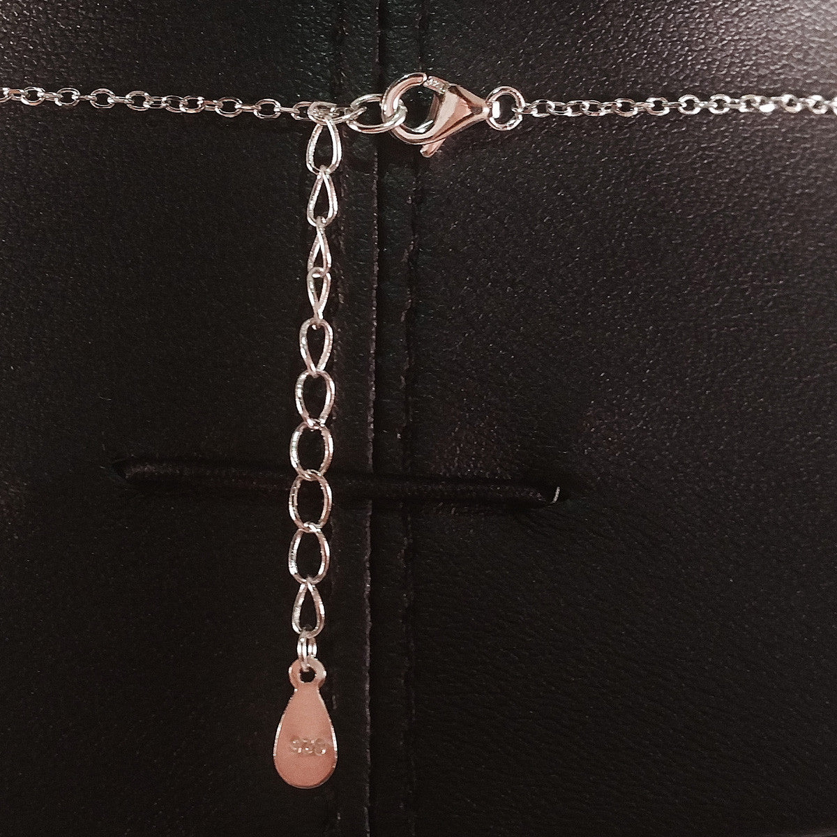 925 STERLING SILVER NECKLACE WITH GENUINE FRESHWATER PEARL SET IN SEA SHELL PENDANT.