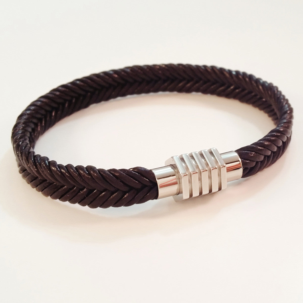 MEN'S BROWN BRAIDED COW HIDE LEATHER BRACELET WITH STAINLESS STEEL CLASP.