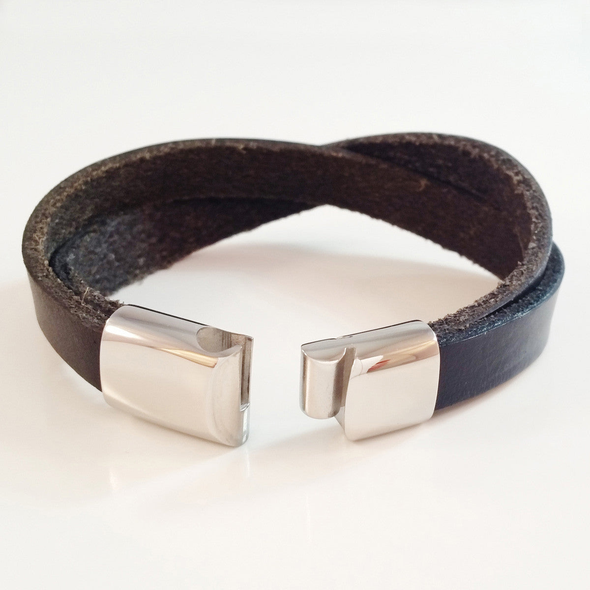 MEN'S LAYERED FULL GRAIN COW HIDE LEATHER BRACELET WITH STAINLESS STEEL CLASP.