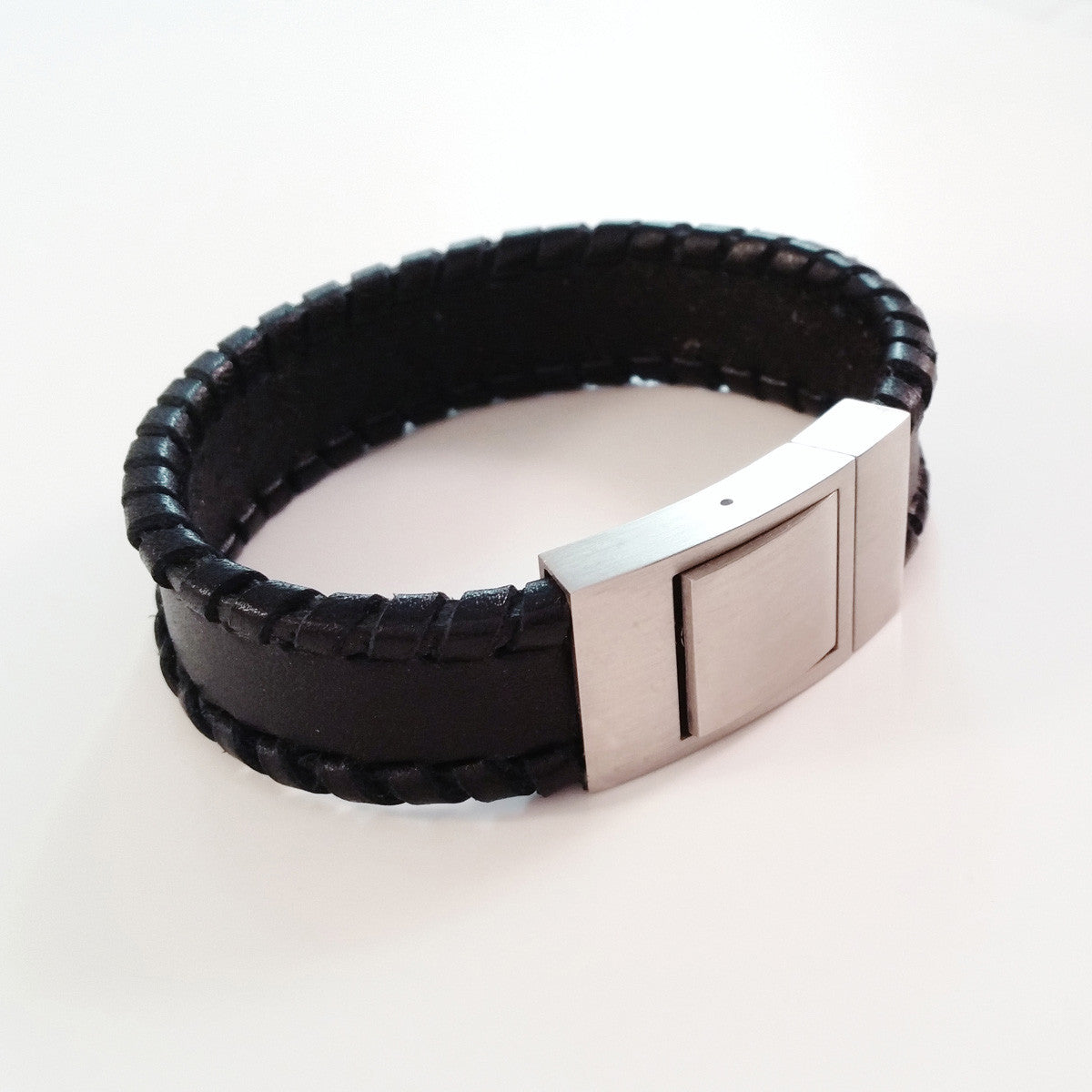 MEN'S BLACK OUTER BRAIDED COW HIDE LEATHER BRACELET WITH BRUSHED STAINLESS STEEL CLASP