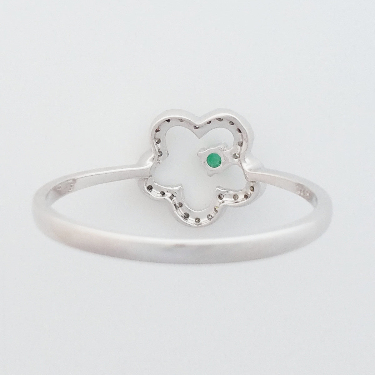 9K SOLID WHITE GOLD 0.05CT NATURAL EMERALD RING WITH 28 DIAMONDS.