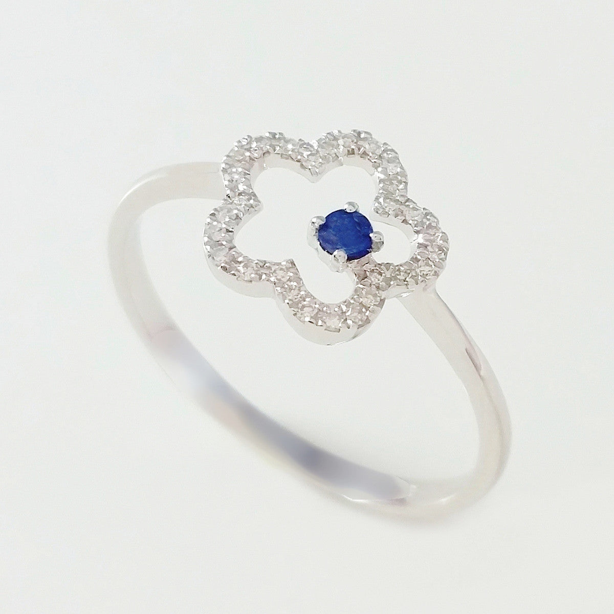 9K SOLID WHITE GOLD 0.05CT NATURAL SAPPHIRE RING WITH 28 DIAMONDS.