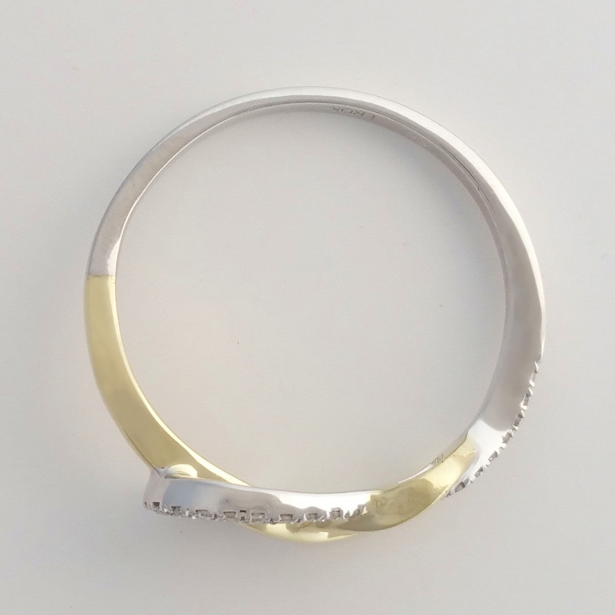 9K SOLID WHITE GOLD & YELLOW GOLD INFINITY RING WITH 26 DIAMONDS.