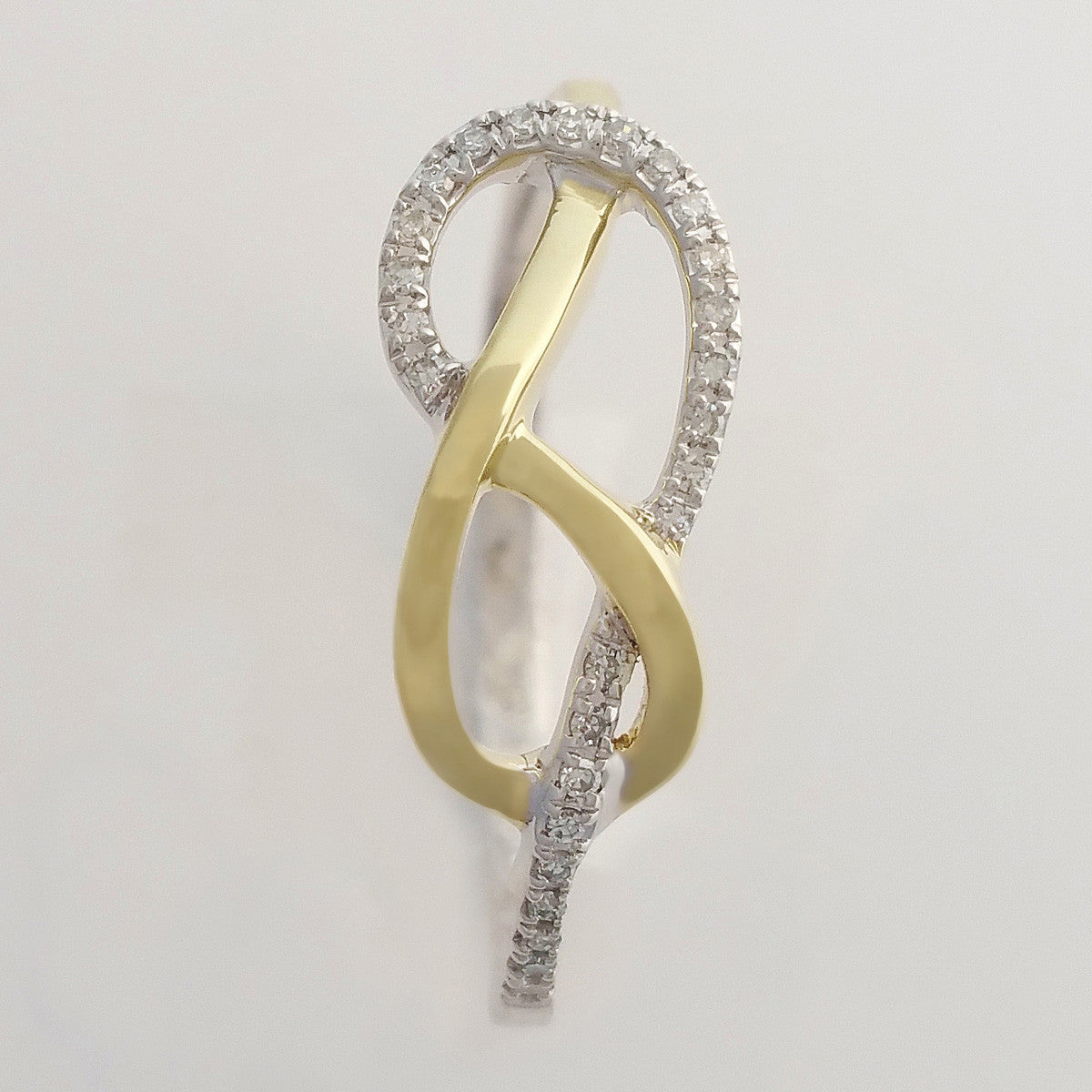 9K SOLID WHITE GOLD & YELLOW GOLD INFINITY RING WITH 26 DIAMONDS.