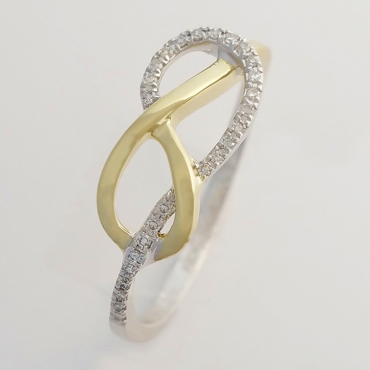 9K SOLID WHITE GOLD & YELLOW GOLD INFINITY RING WITH 26 DIAMONDS.