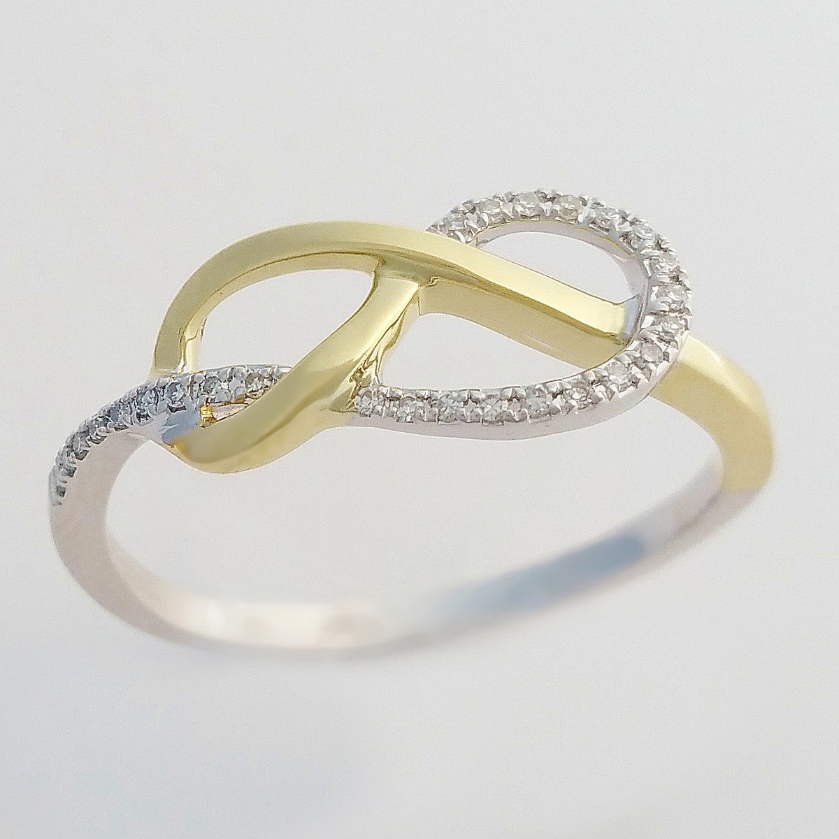 9K SOLID WHITE GOLD & YELLOW GOLD INFINITY RING WITH 26 DIAMONDS.