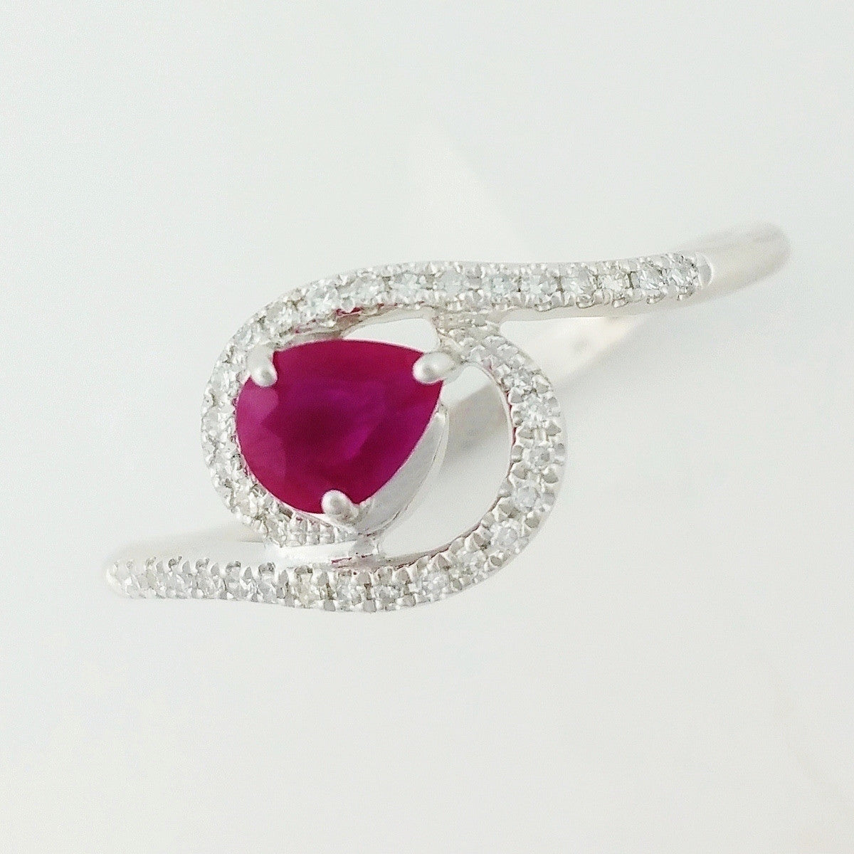 9K SOLID WHITE GOLD 0.40CT NATURAL RUBY RING WITH 34 DIAMONDS.