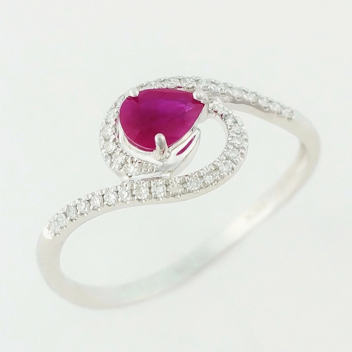 9K SOLID WHITE GOLD 0.40CT NATURAL RUBY RING WITH 34 DIAMONDS.