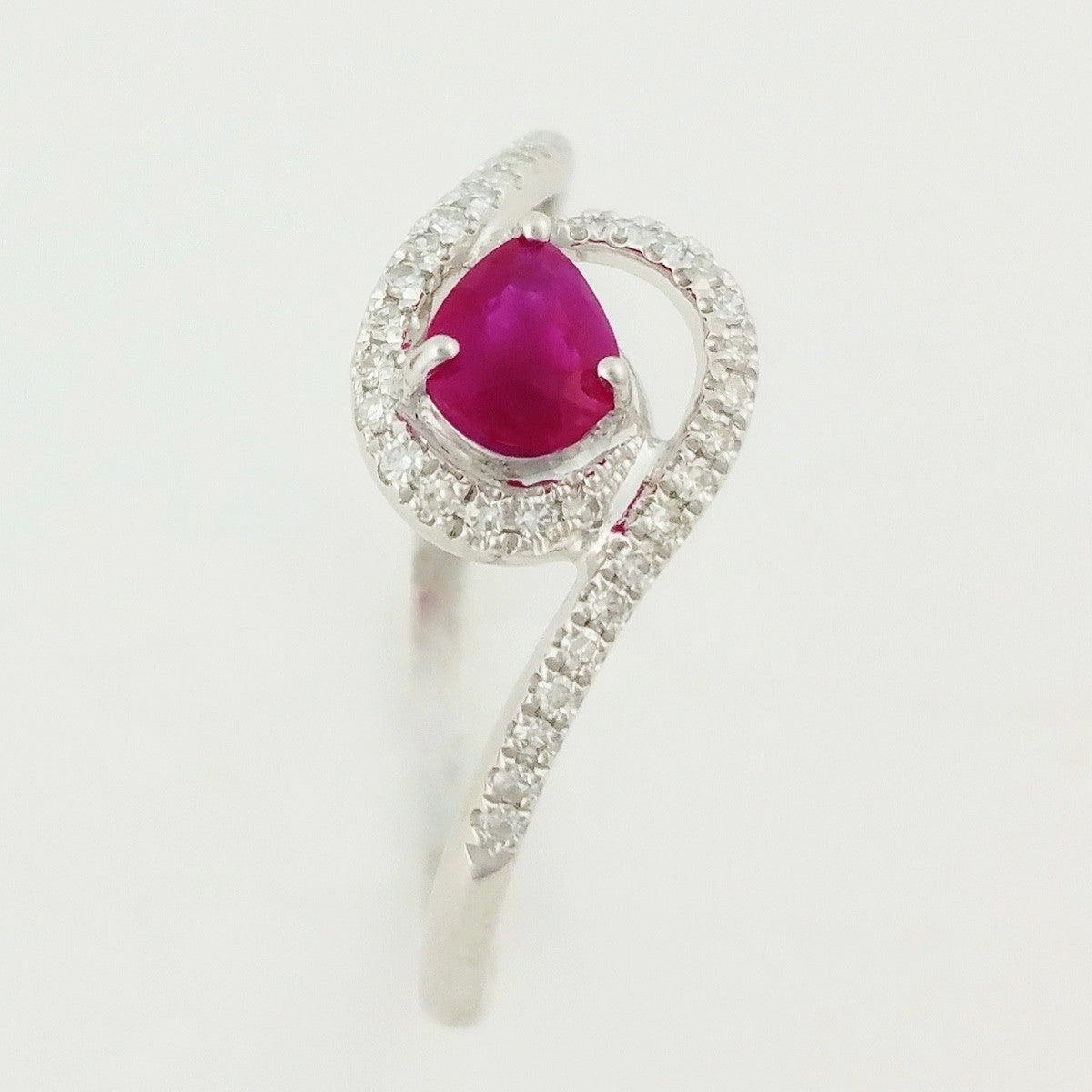 9K SOLID WHITE GOLD 0.40CT NATURAL RUBY RING WITH 34 DIAMONDS.