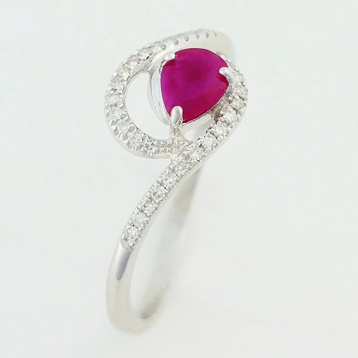 9K SOLID WHITE GOLD 0.40CT NATURAL RUBY RING WITH 34 DIAMONDS.