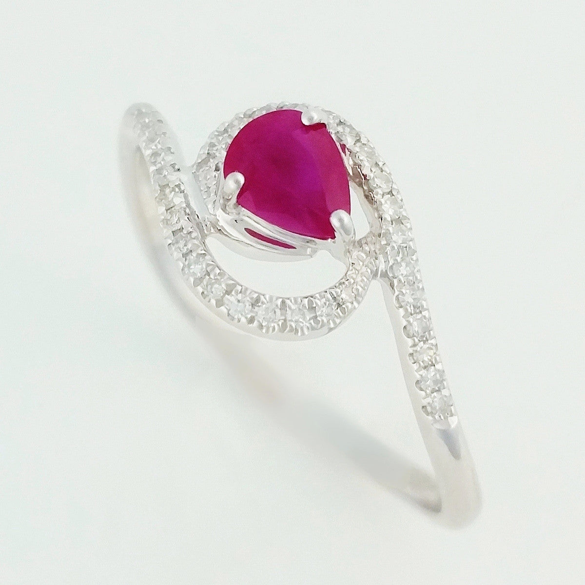 9K SOLID WHITE GOLD 0.40CT NATURAL RUBY RING WITH 34 DIAMONDS.