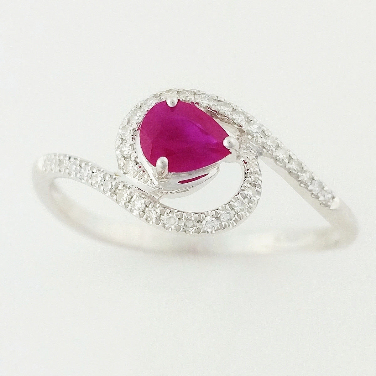 9K SOLID WHITE GOLD 0.40CT NATURAL RUBY RING WITH 34 DIAMONDS.