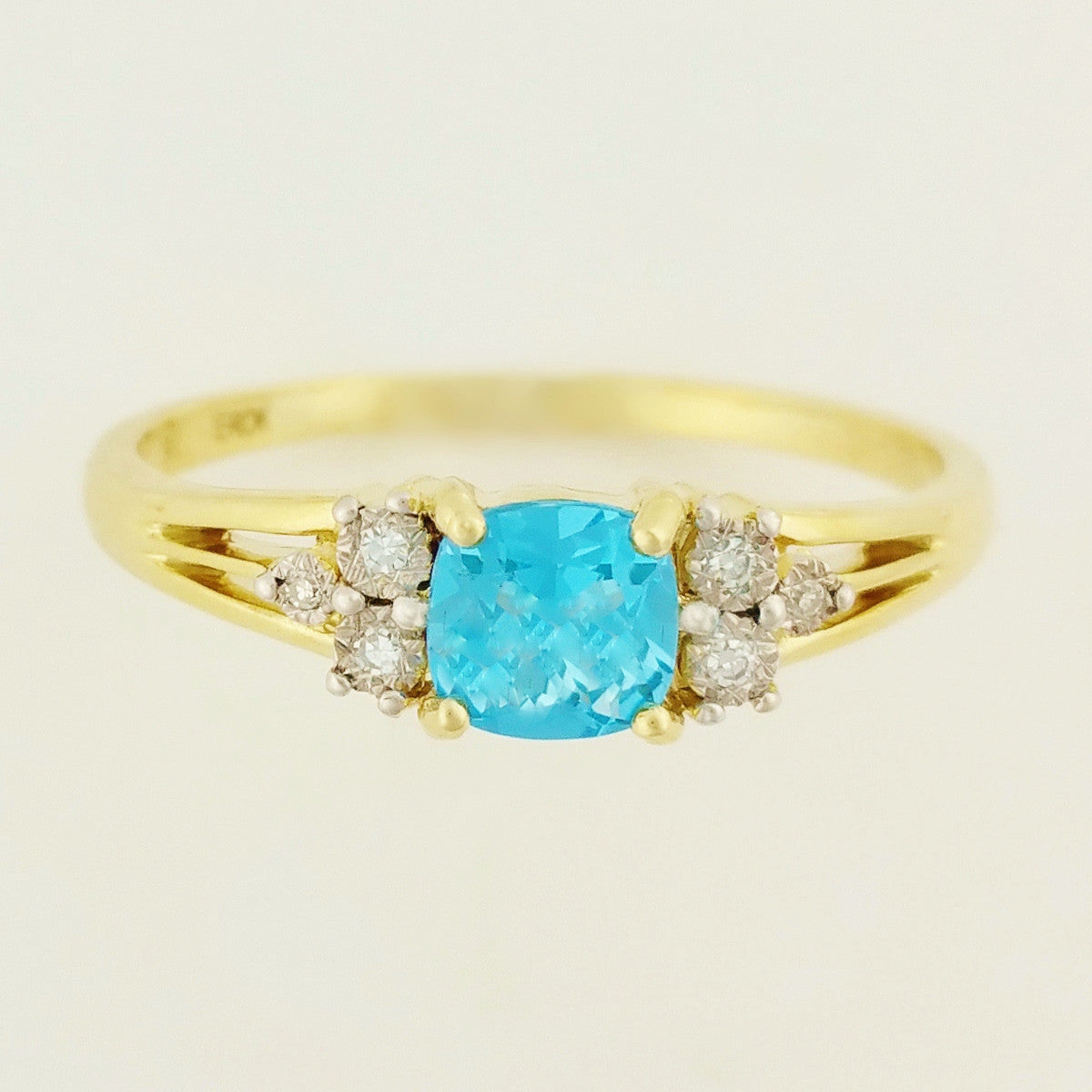 9K SOLID YELLOW GOLD 0.60CT NATURAL BLUE TOPAZ RING WITH 6 DIAMONDS.
