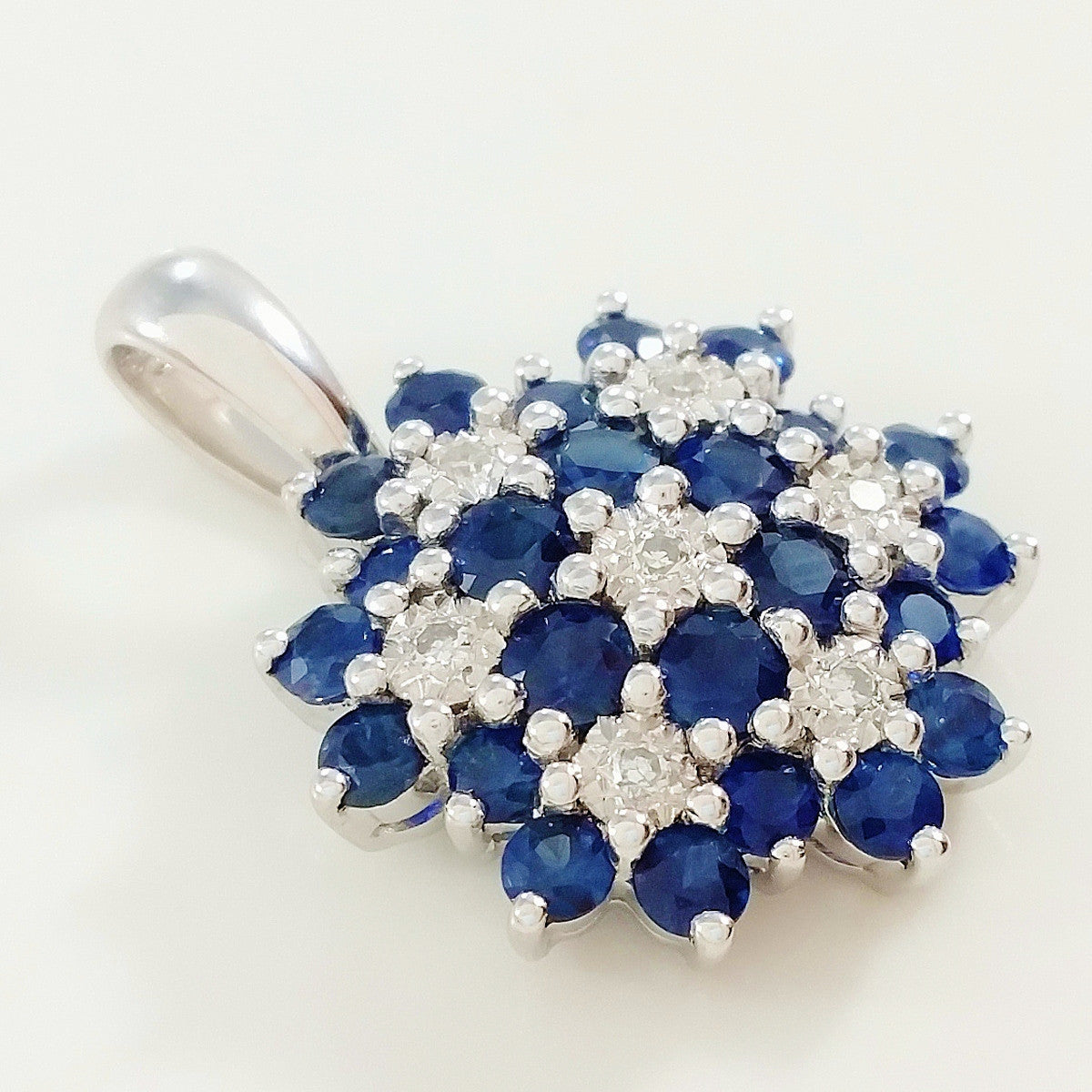 9K SOLID WHITE GOLD 0.85CT NATURAL SAPPHIRE CLUSTER PENDANT WITH SEVEN DIAMONDS.