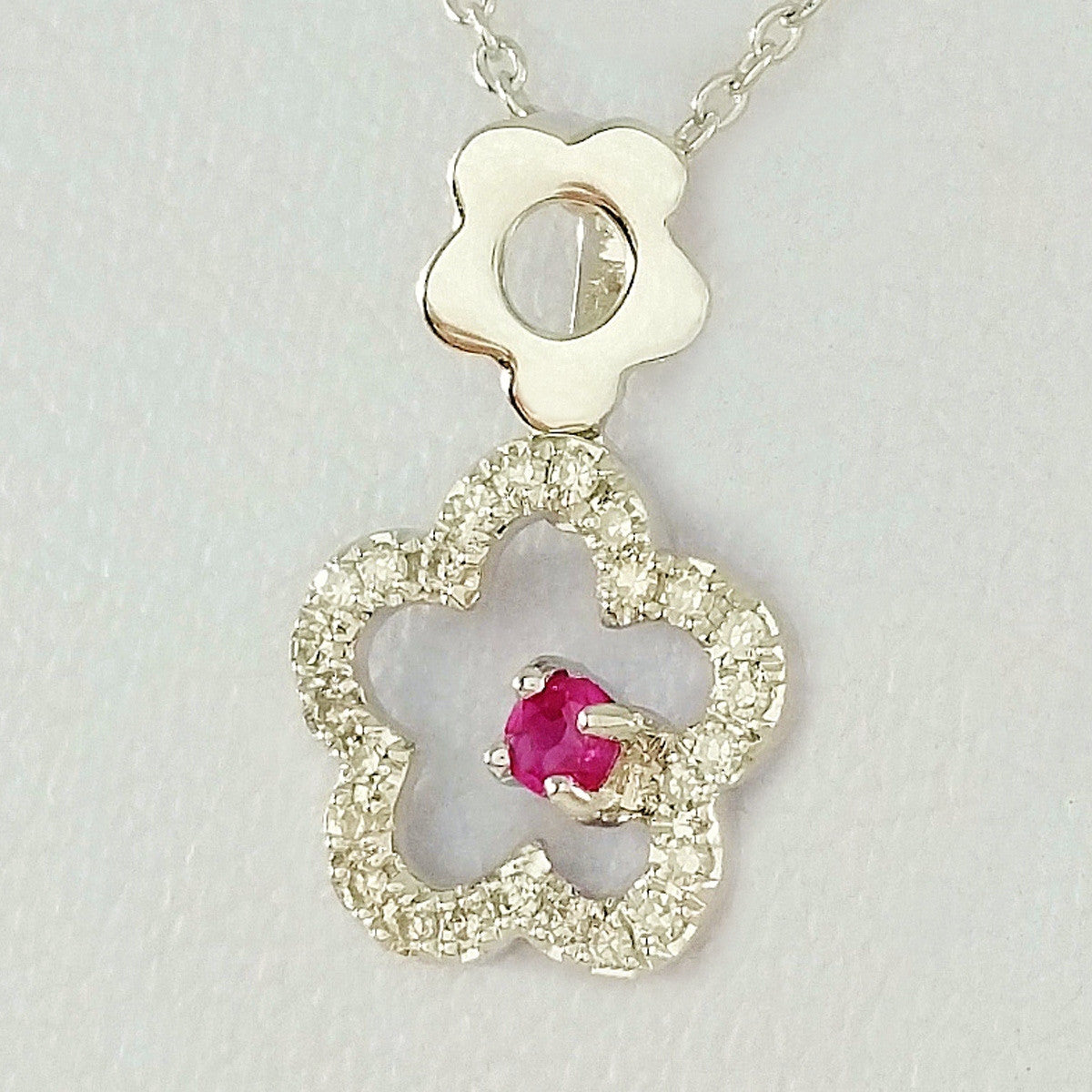 9K SOLID WHITE GOLD 45CM NECKLACE WITH NATURAL RUBY AND 25 DIAMOND PENDANT.