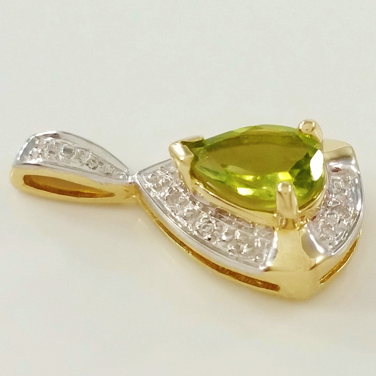 SOLID 9K YELLOW GOLD 0.70CT ART DECO STYLE NATURAL PERIDOT AND DIAMOND PENDANT.