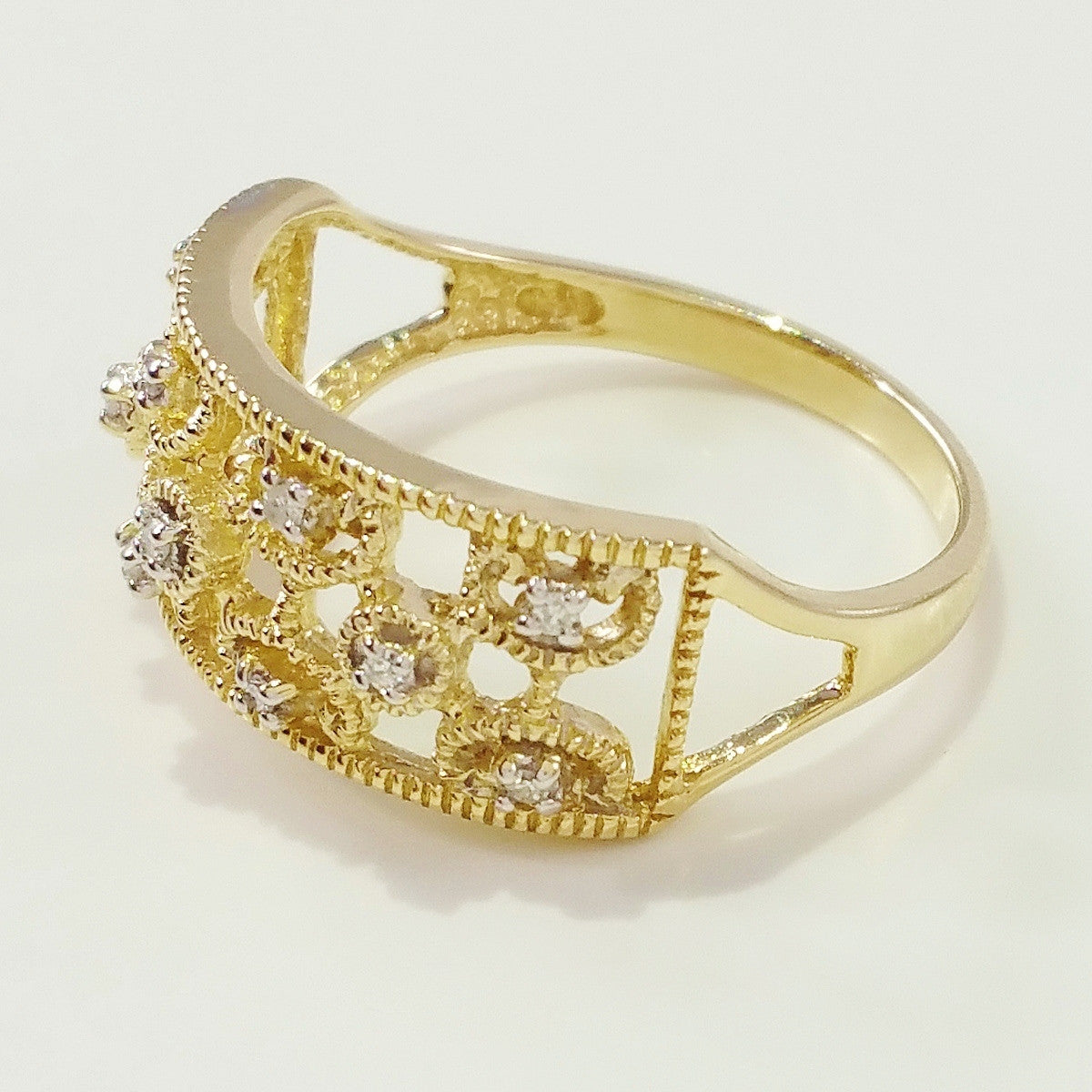9K SOLID GOLD ART DECO INSPIRED ANTIQUE STYLE RING WITH 11 DIAMONDS.