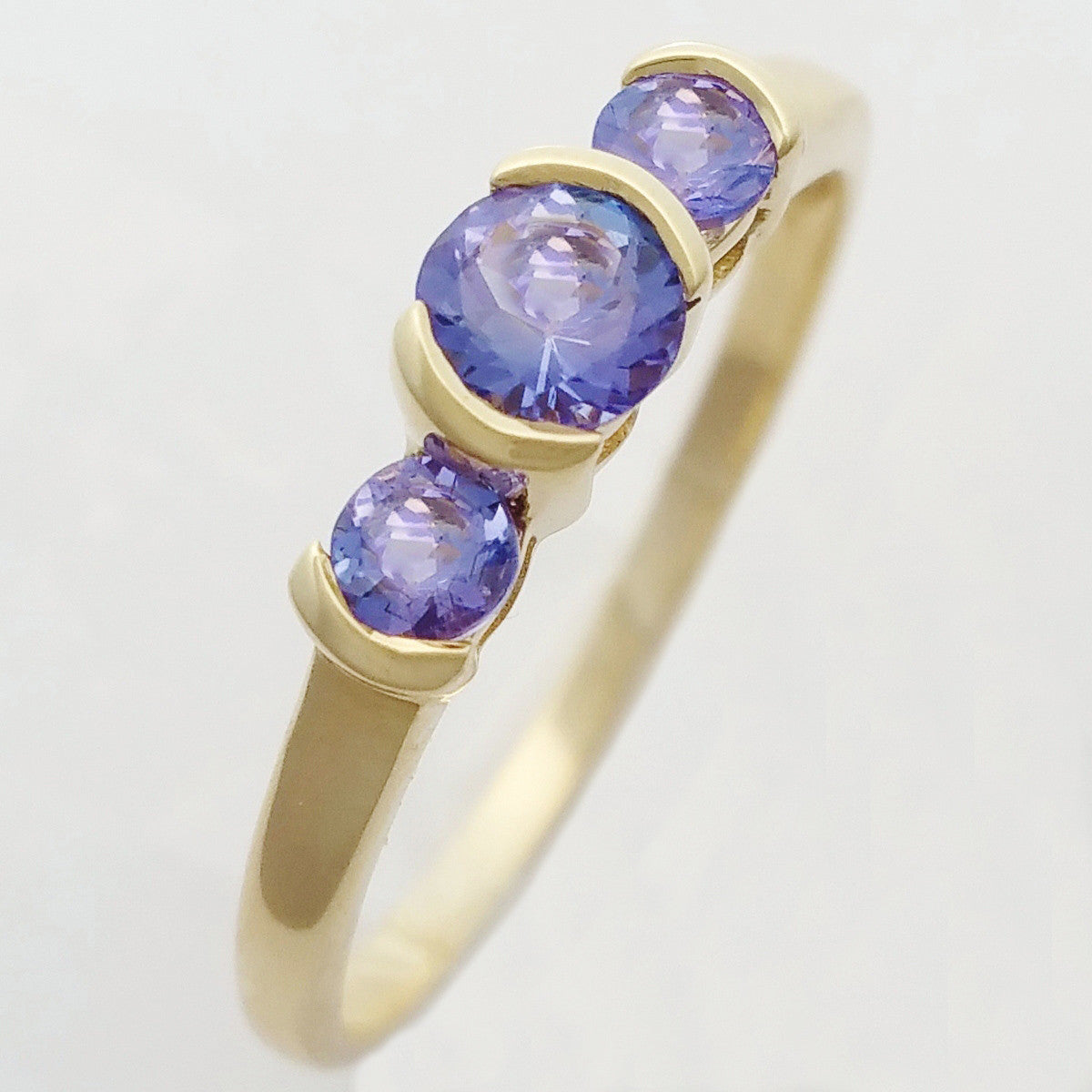 9K SOLID YELLOW GOLD 0.55CT NATURAL TANZANITE 3 STONE RING.