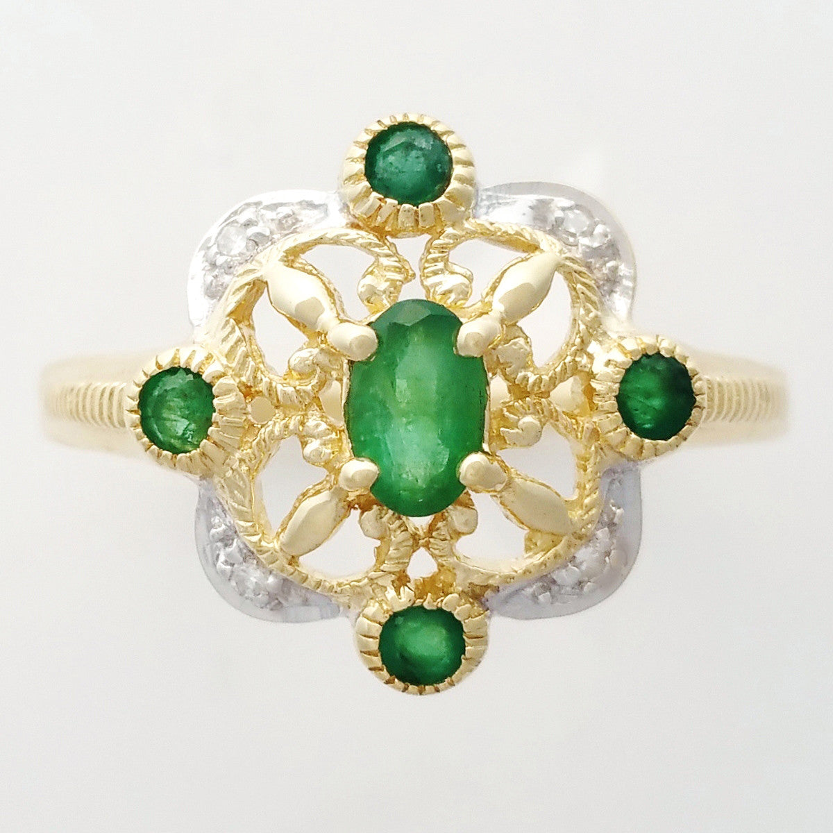 9K SOLID GOLD 0.40CT NATURAL EMERALD VINTAGE STYLE RING WITH 4 DIAMONDS.