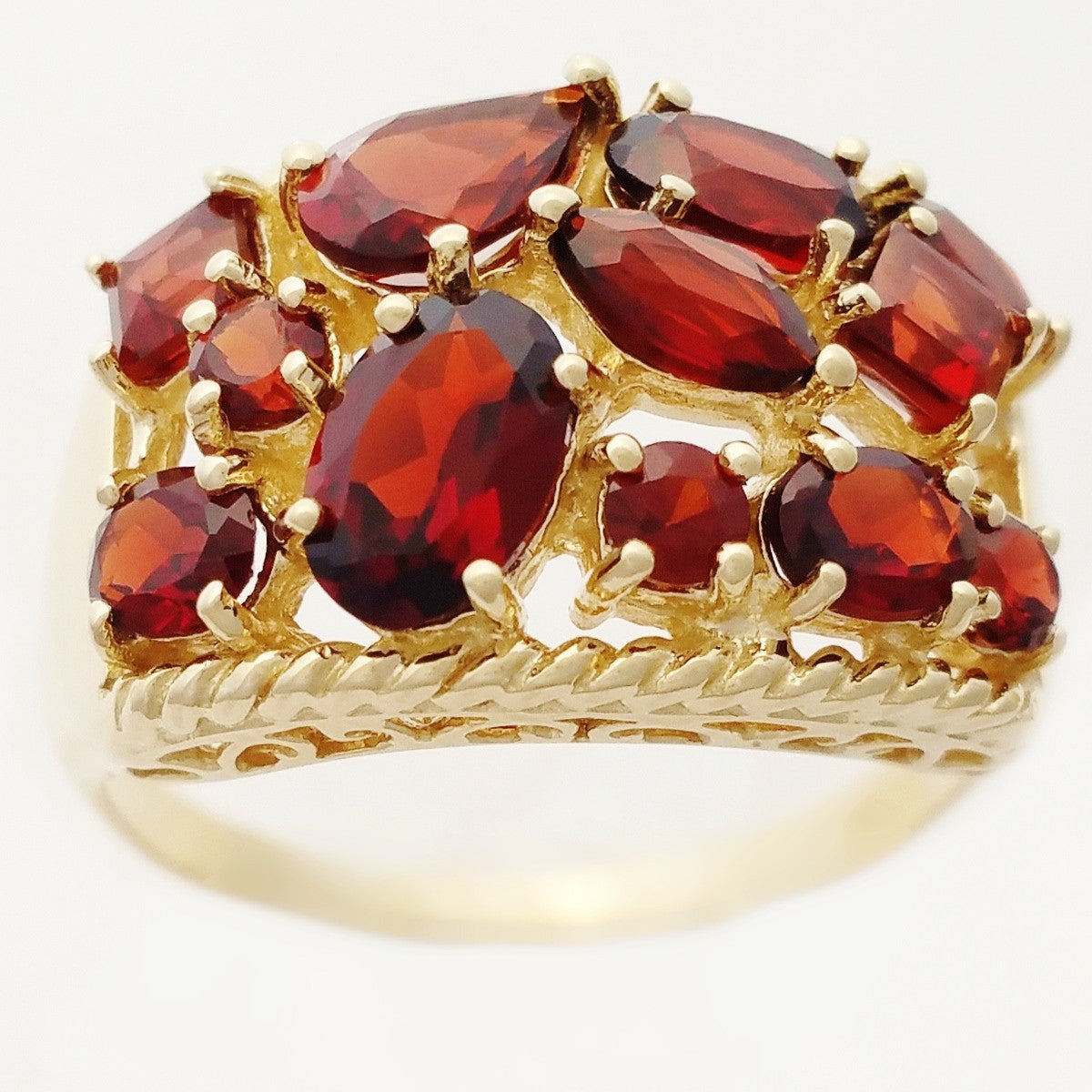 9K SOLID GOLD 2.70CT NATURAL GARNET MULTI STONE FILIGREE MOUNT RING.