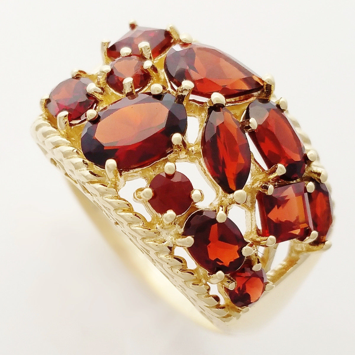 9K SOLID GOLD 2.70CT NATURAL GARNET MULTI STONE FILIGREE MOUNT RING.