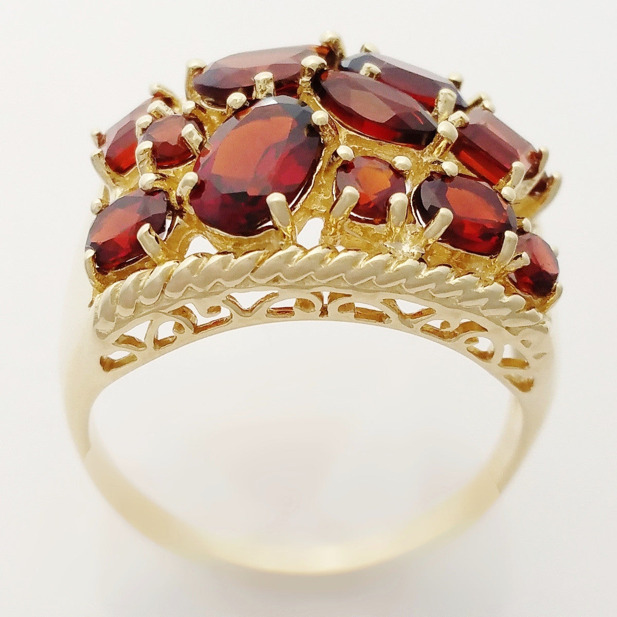 9K SOLID GOLD 2.70CT NATURAL GARNET MULTI STONE FILIGREE MOUNT RING.