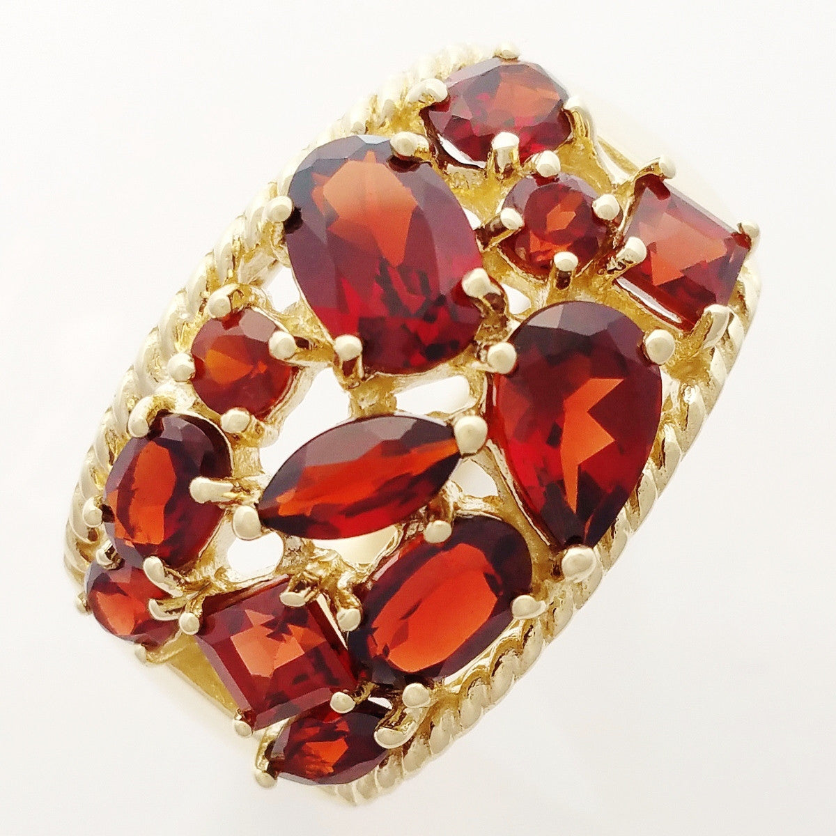 9K SOLID GOLD 2.70CT NATURAL GARNET MULTI STONE FILIGREE MOUNT RING.