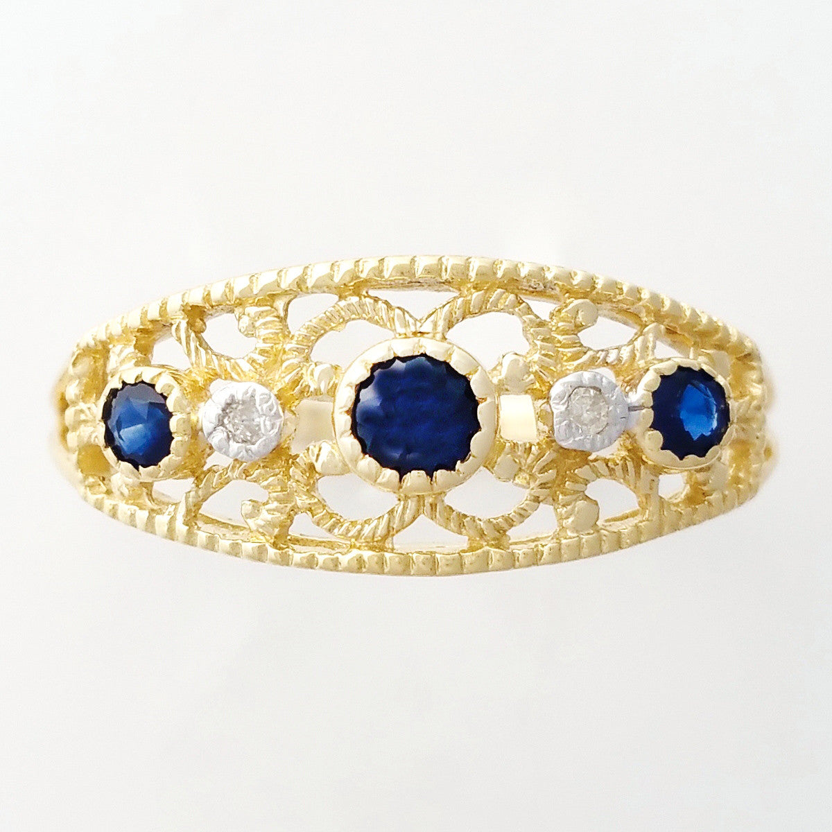 9K SOLID GOLD 0.30CT NATURAL SAPPHIRE NAVETTE STYLE RING WITH 2 DIAMONDS.