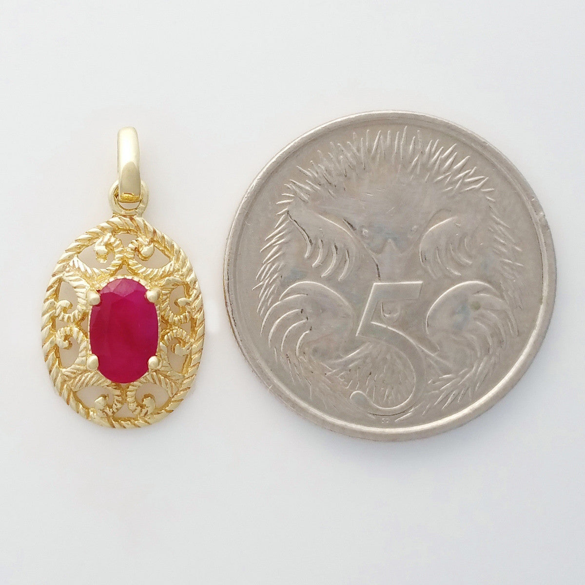 9K SOLID GOLD 0.35CT NATURAL RUBY FILIGREE ANTIQUE STYLE PENDANT.