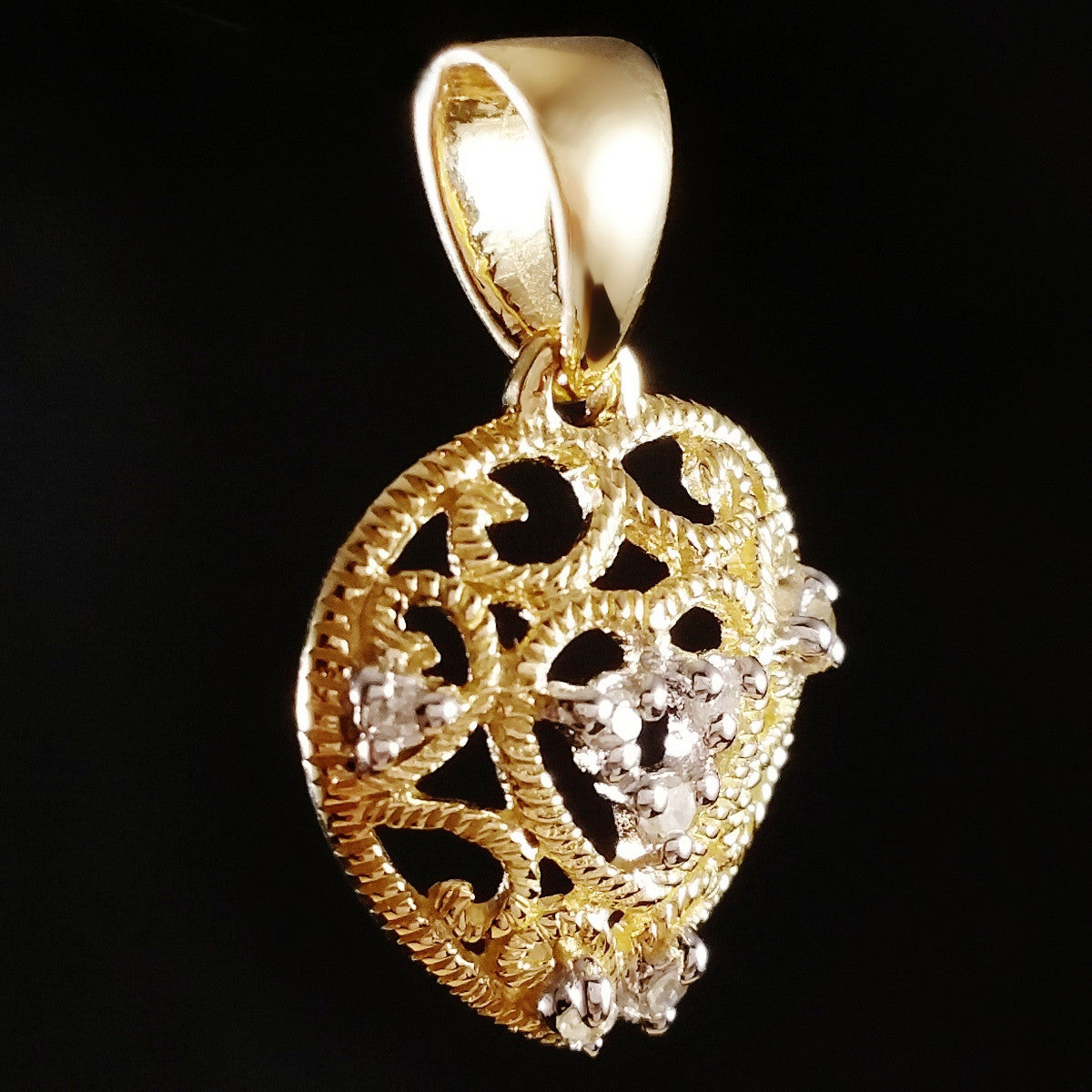 9K SOLID GOLD FILIGREE HEART PENDANT WITH 7 DIAMONDS.