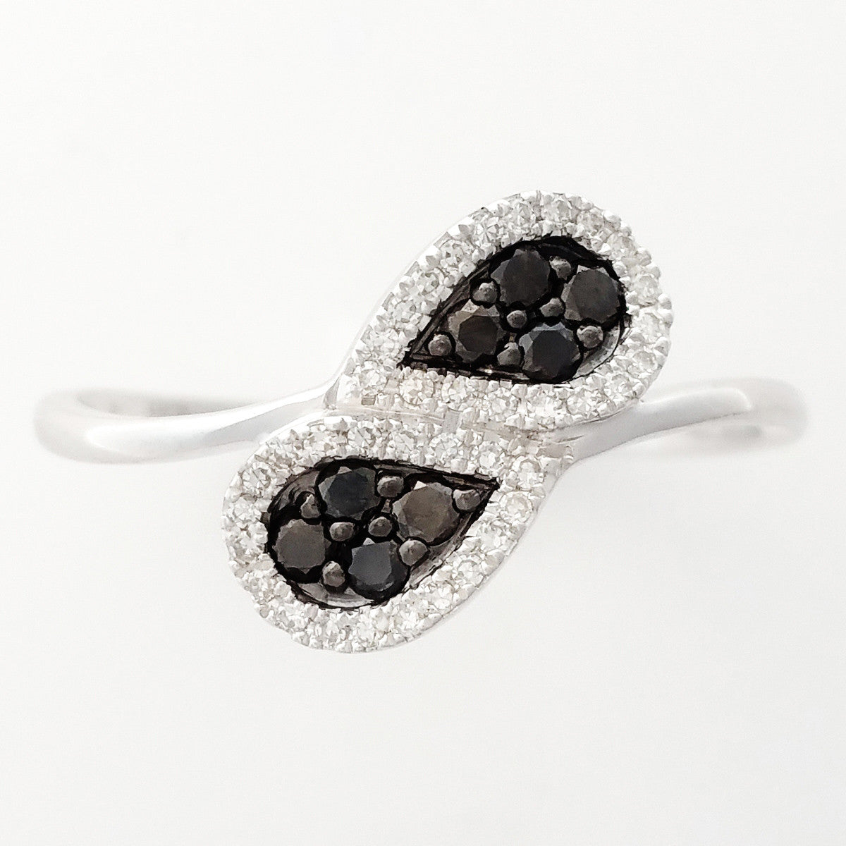 9K SOLID WHITE GOLD NATURAL 8 BLACK DIAMOND & 38 WHITE DIAMOND RING.