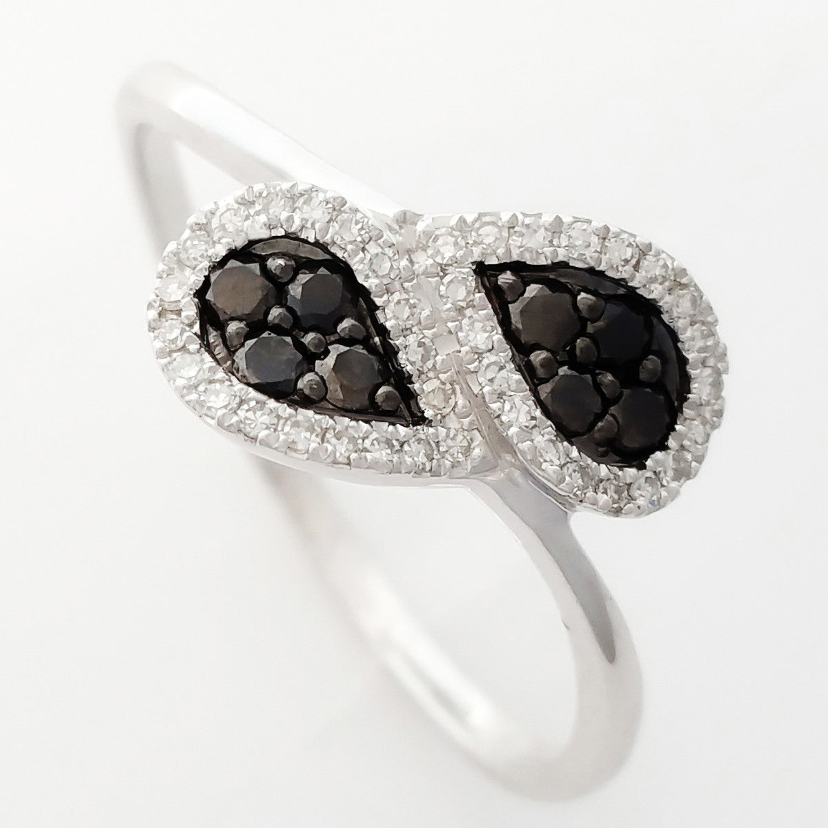 9K SOLID WHITE GOLD NATURAL 8 BLACK DIAMOND & 38 WHITE DIAMOND RING.