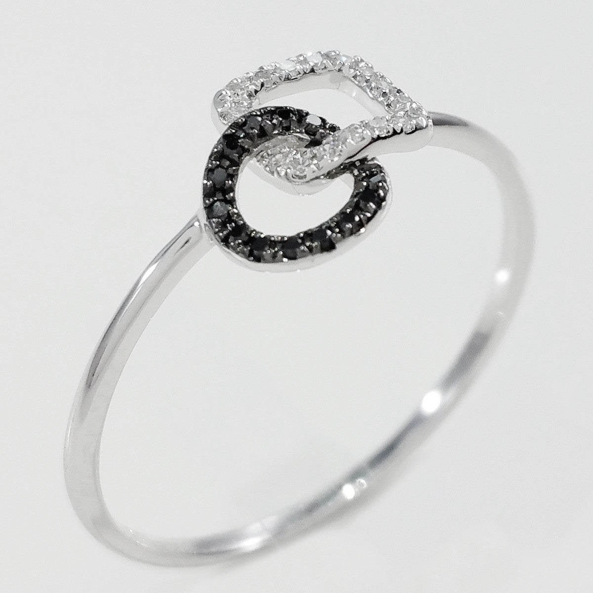 9K SOLID WHITE GOLD NATURAL 13 BLACK DIAMOND & 16 WHITE DIAMOND RING.