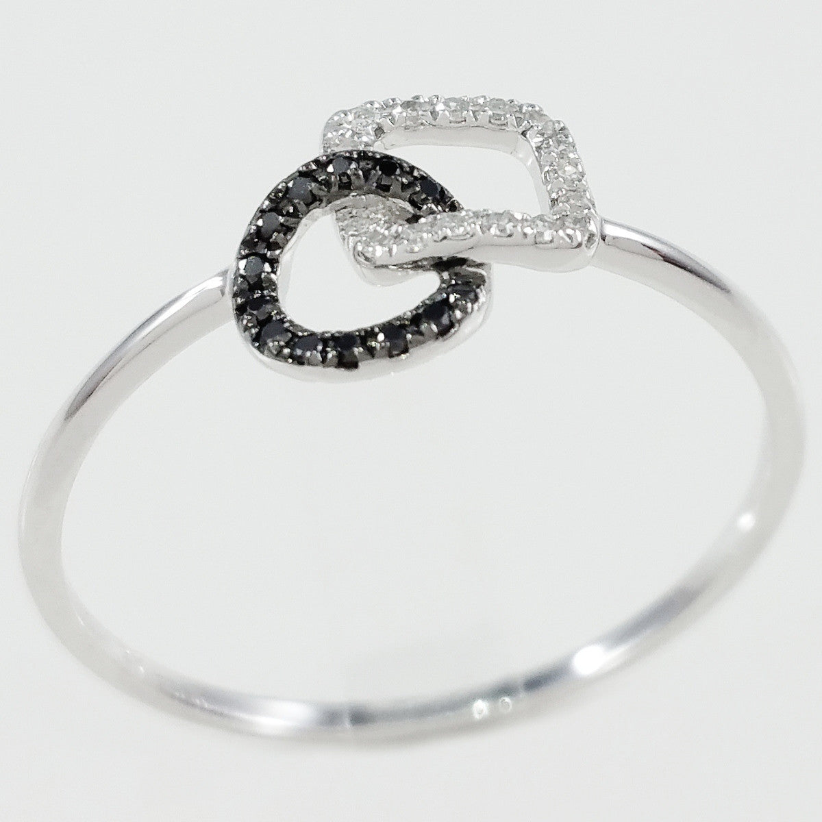 9K SOLID WHITE GOLD NATURAL 13 BLACK DIAMOND & 16 WHITE DIAMOND RING.