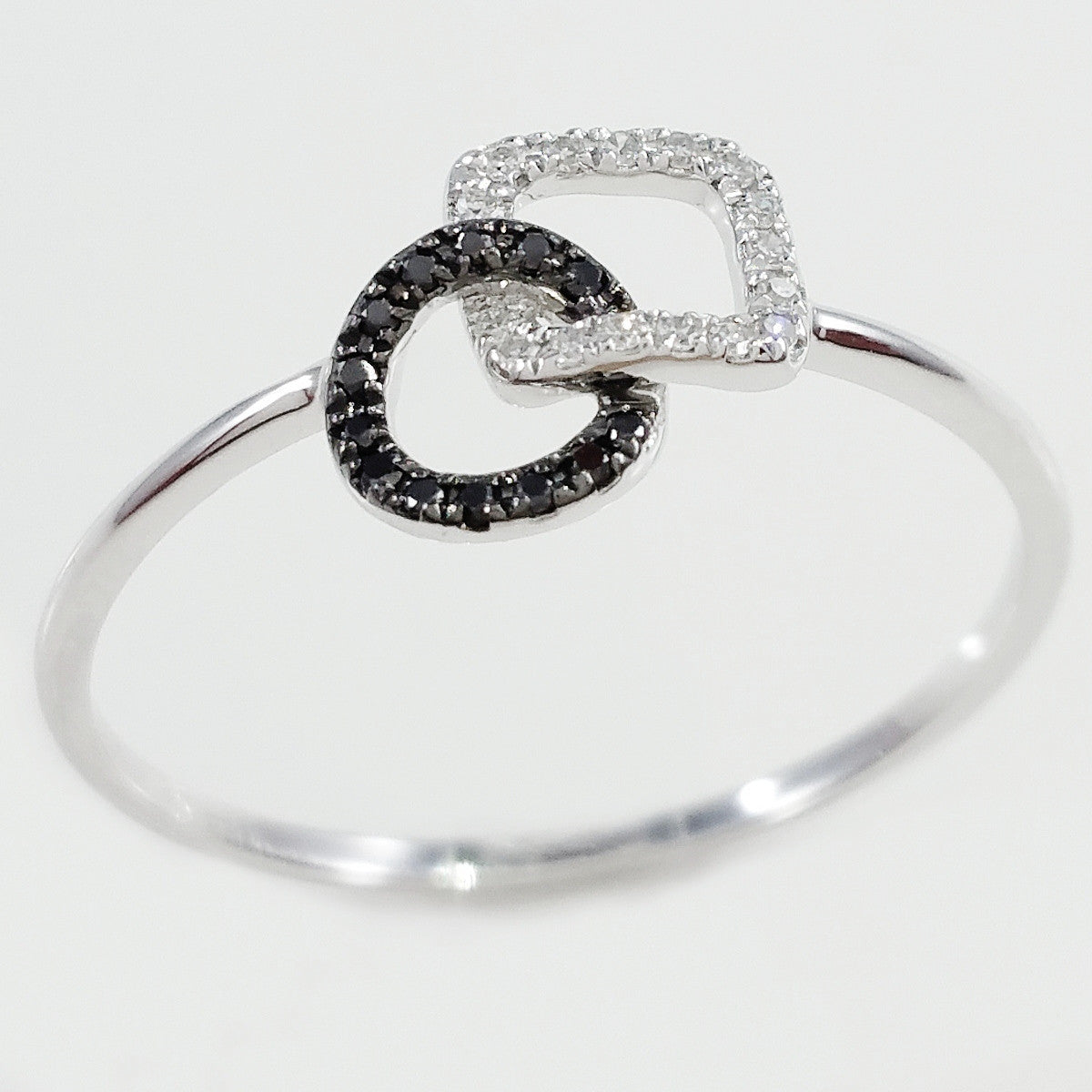 9K SOLID WHITE GOLD NATURAL 13 BLACK DIAMOND & 16 WHITE DIAMOND RING.