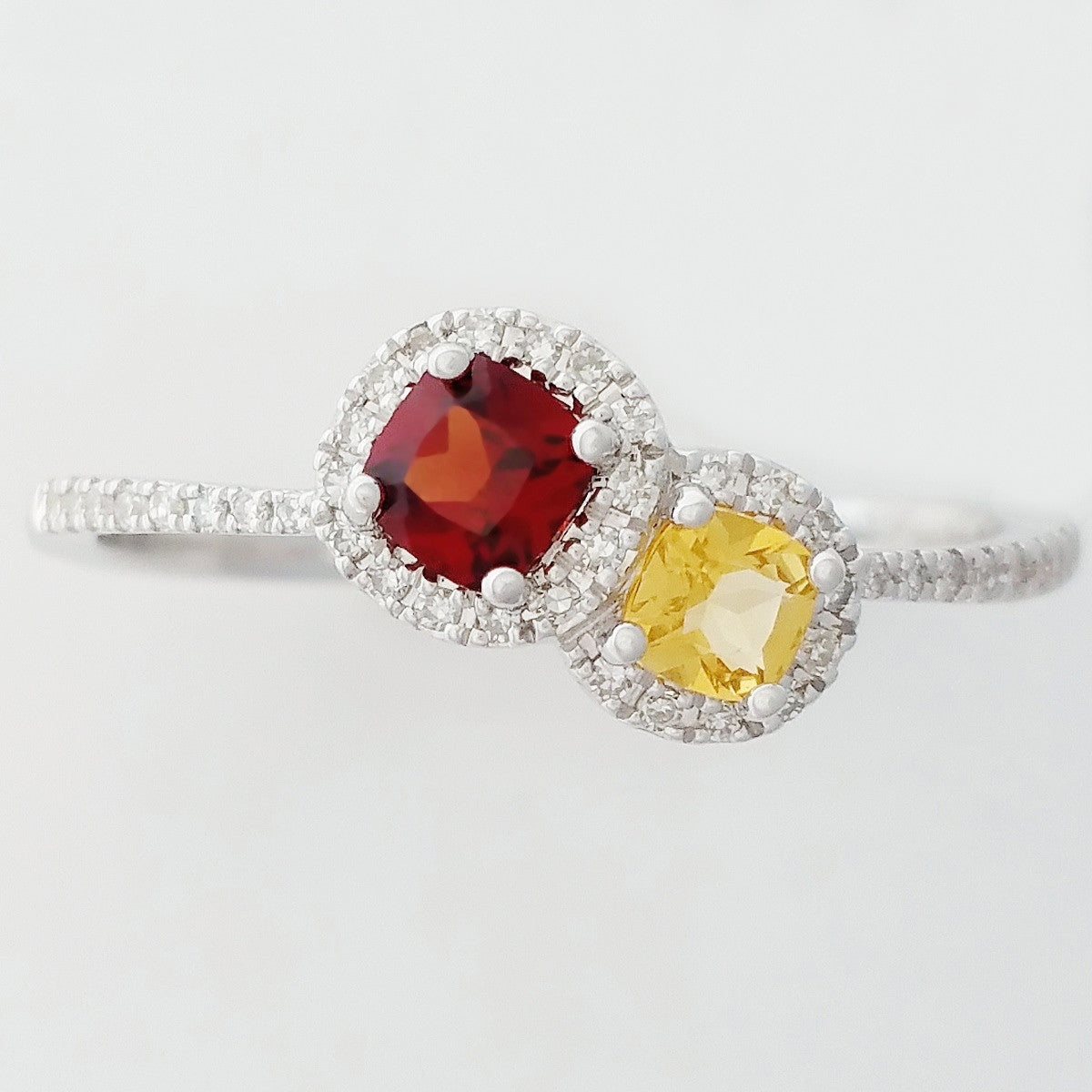 9K SOLID WHITE GOLD NATURAL CITRINE & GARNET RING WITH 40 DIAMONDS.