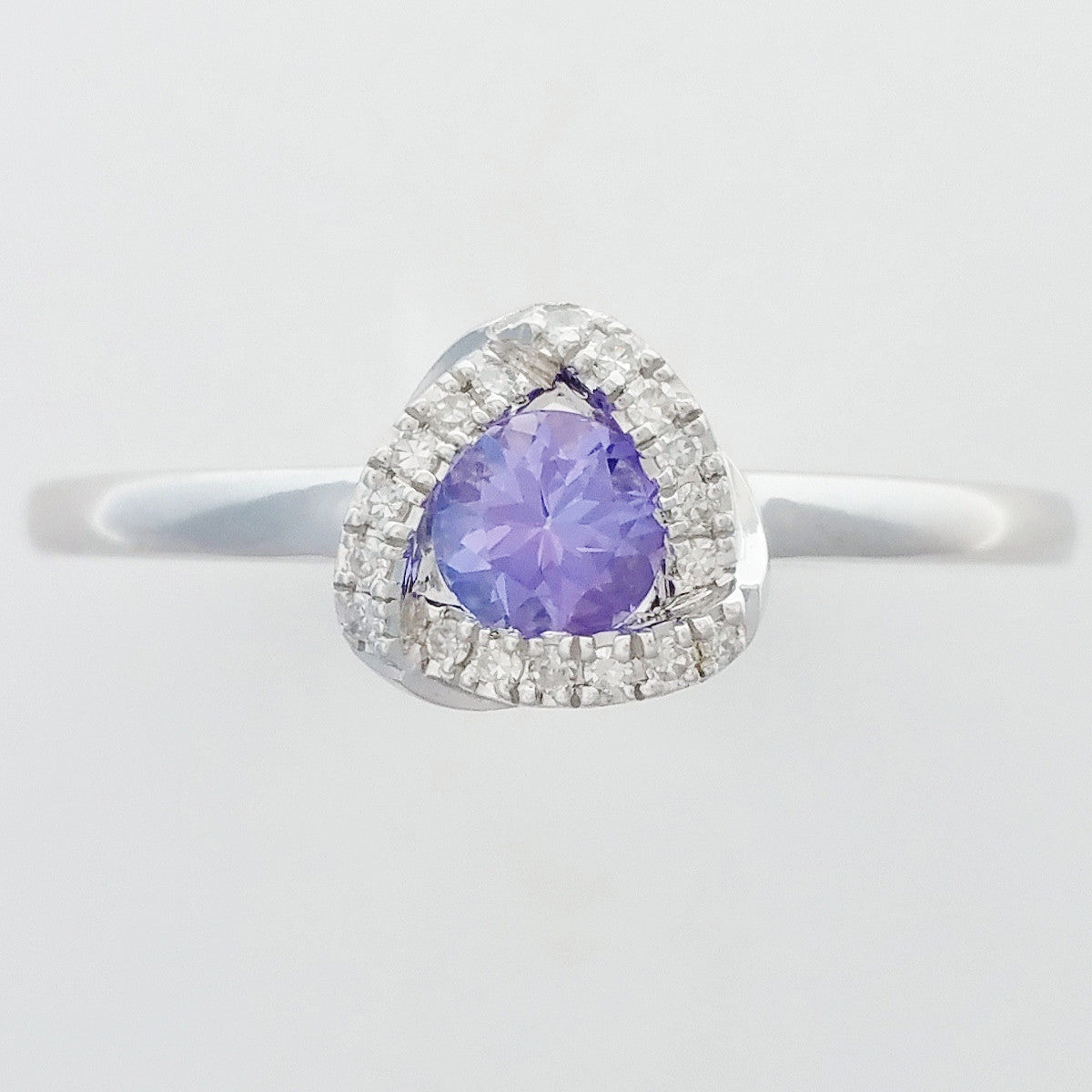 9K SOLID WHITE GOLD 0.30CT NATURAL TANZANITE HALO RING WITH 18 DIAMONDS.