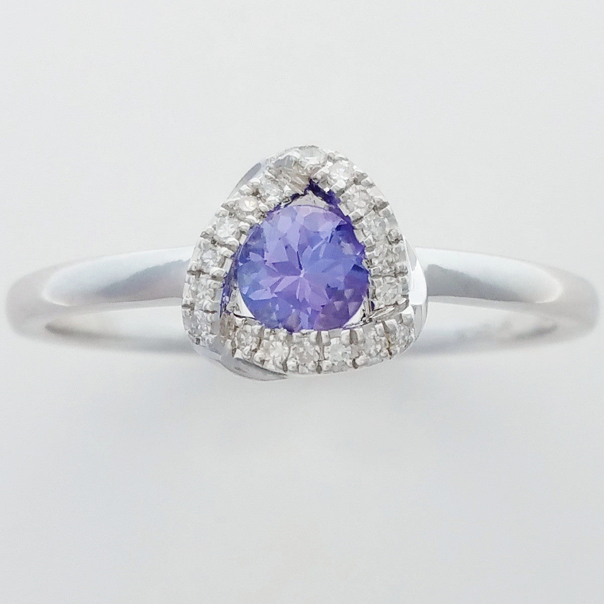 9K SOLID WHITE GOLD 0.30CT NATURAL TANZANITE HALO RING WITH 18 DIAMONDS.