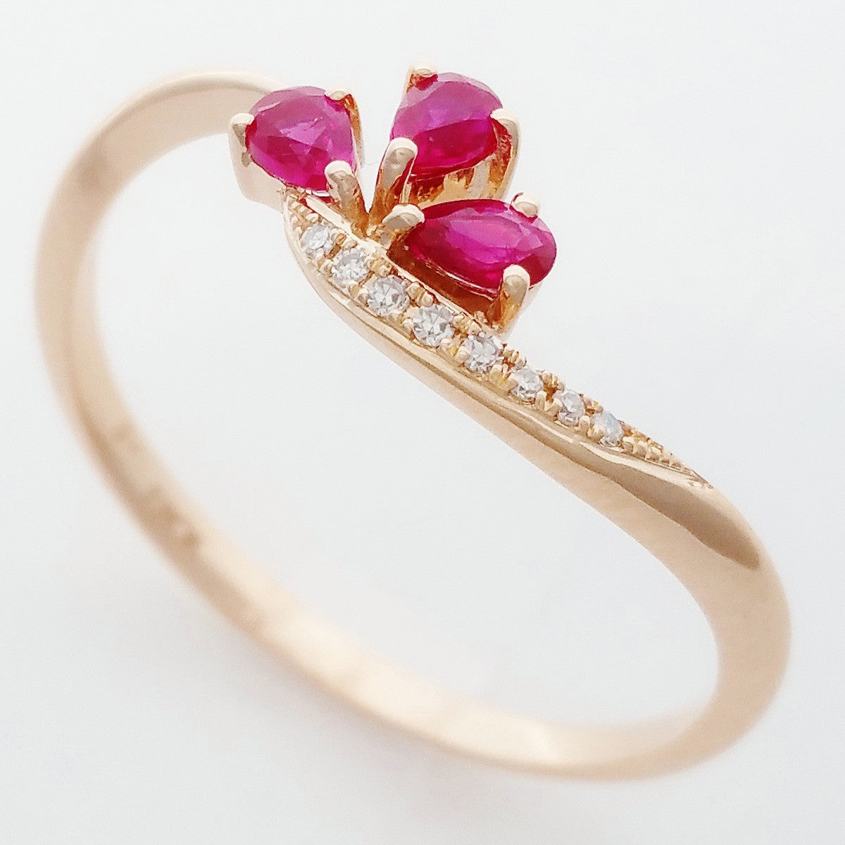 9K SOLID ROSE GOLD 0.20CT NATURAL RUBY CLUSTER RING WITH 8 DIAMONDS.