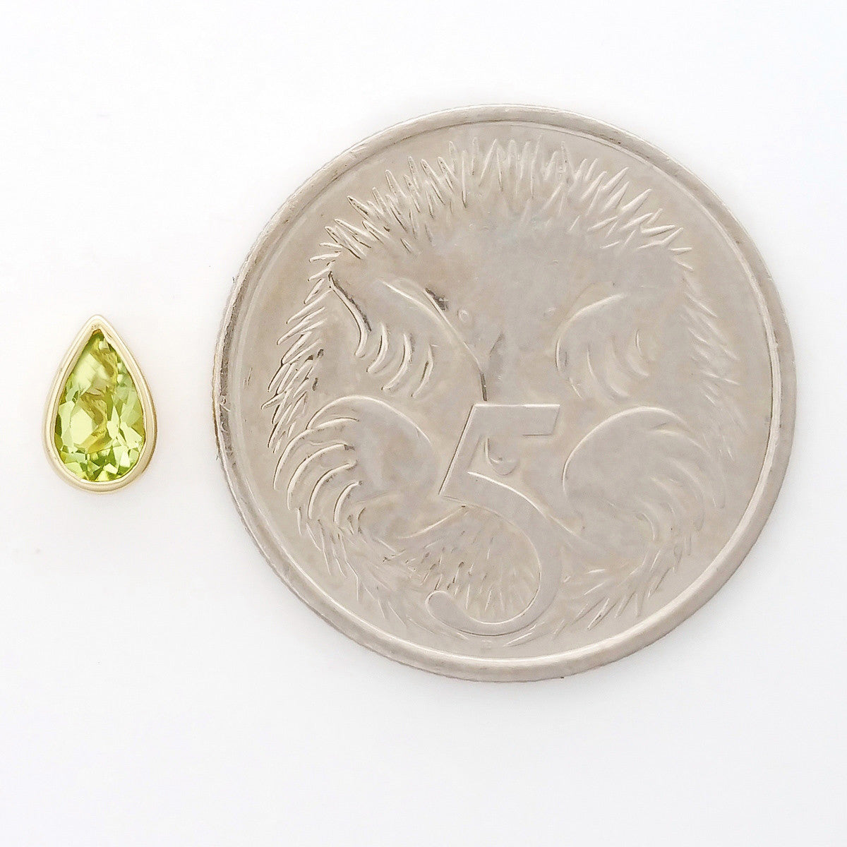 9K SOLID GOLD 0.40CT NATURAL PERIDOT TEARDROP STUD EARRINGS.