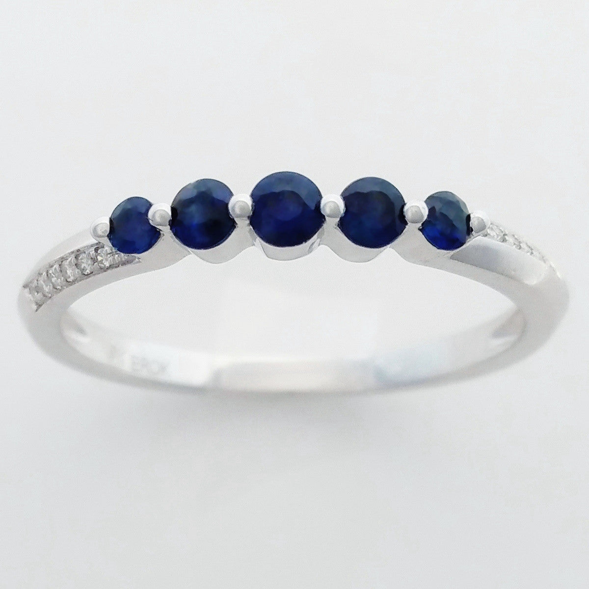 9K SOLID WHITE GOLD 0.30CT NATURAL AUSTRALIAN SAPPHIRE RING WITH 12 DIAMONDS.