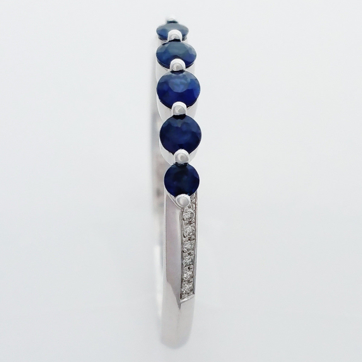 9K SOLID WHITE GOLD 0.30CT NATURAL AUSTRALIAN SAPPHIRE RING WITH 12 DIAMONDS.