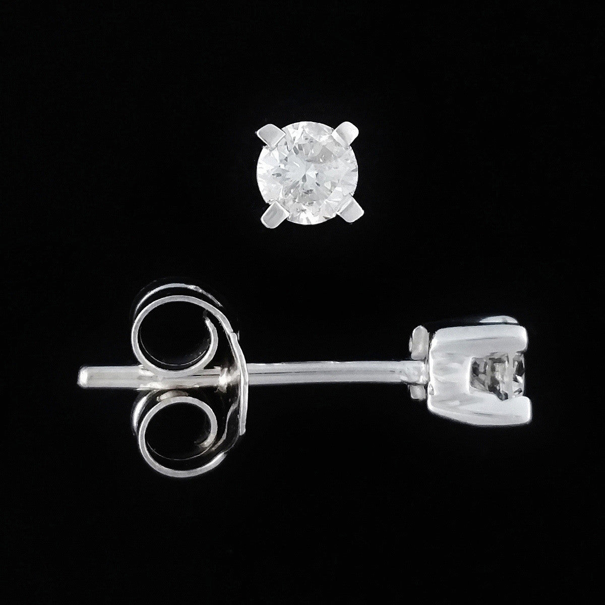 9K SOLID WHITE GOLD 0.20CT NATURAL DIAMOND CLASSIC STUD EARRINGS.