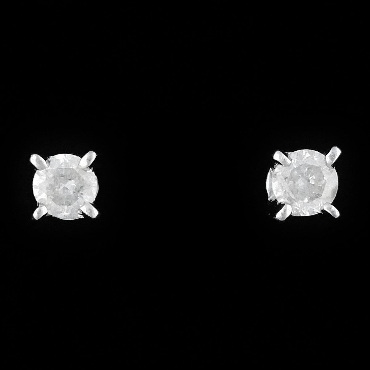 9K SOLID WHITE GOLD 0.10CT NATURAL DIAMOND CLASSIC STUD EARRINGS.
