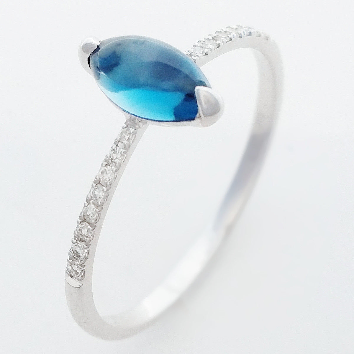 9K SOLID WHITE GOLD 1.00CT NATURAL LONDON BLUE TOPAZ RING WITH 16 DIAMONDS.