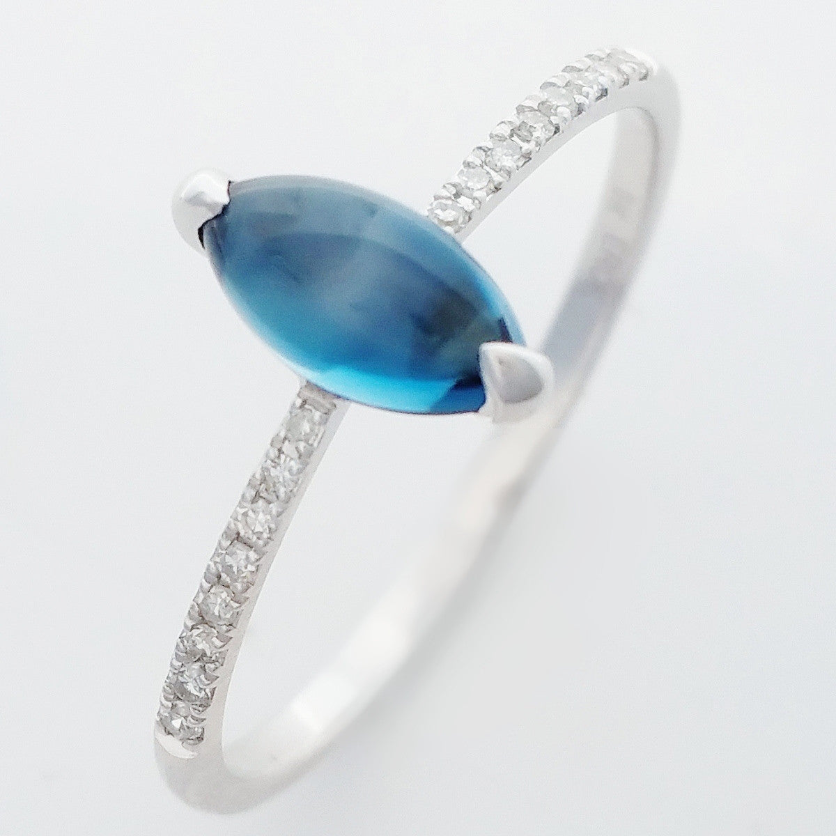 9K SOLID WHITE GOLD 1.00CT NATURAL LONDON BLUE TOPAZ RING WITH 16 DIAMONDS.