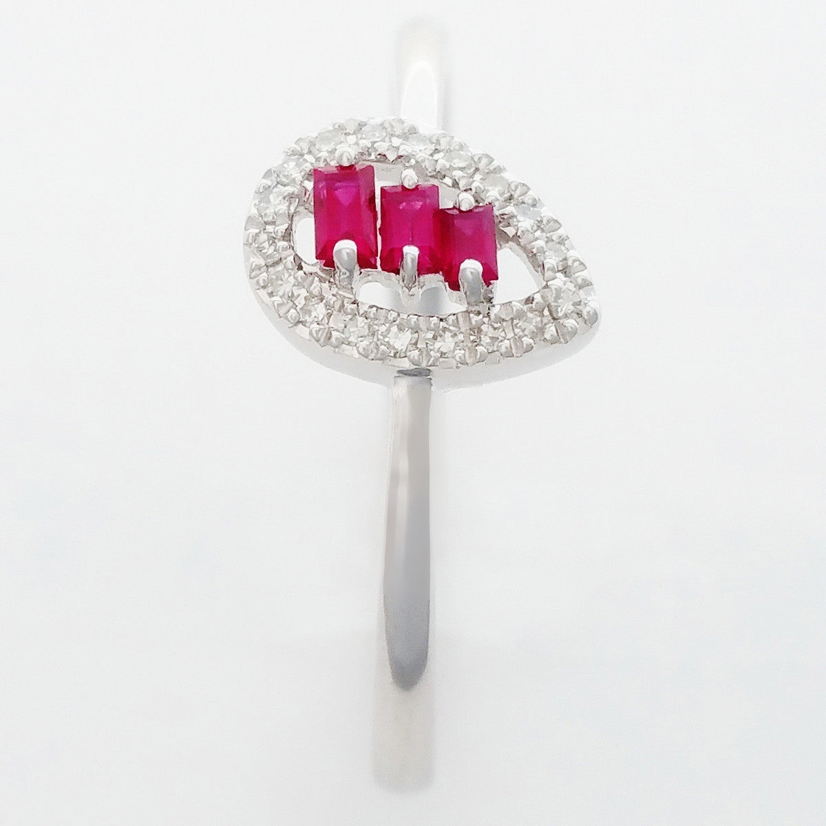 9K SOLID WHITE GOLD NATURAL BAGUETTE RUBY RING WITH 18 DIAMONDS.