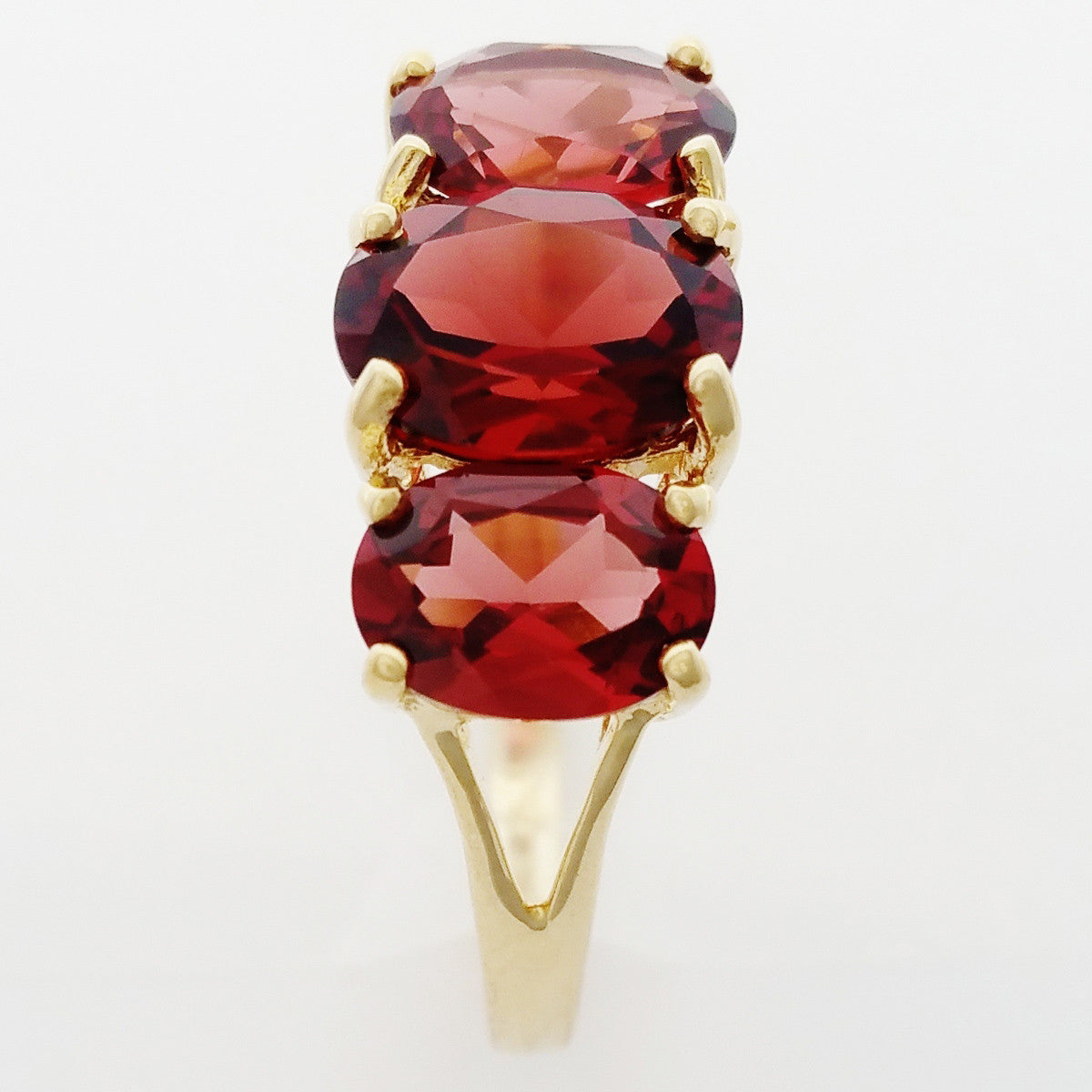 9K SOLID YELLOW GOLD 3.20CT NATURAL ALMANDINE GARNET 3 STONE RING.