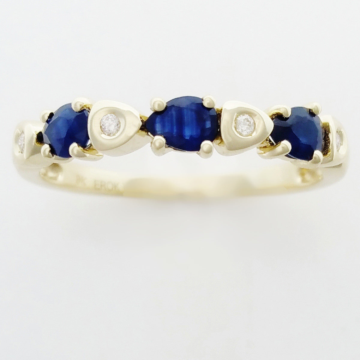 9K SOLID GOLD 0.50CT NATURAL AUSTRALIAN PEAR CUT SAPPHIRE RING WITH 4 DIAMONDS.