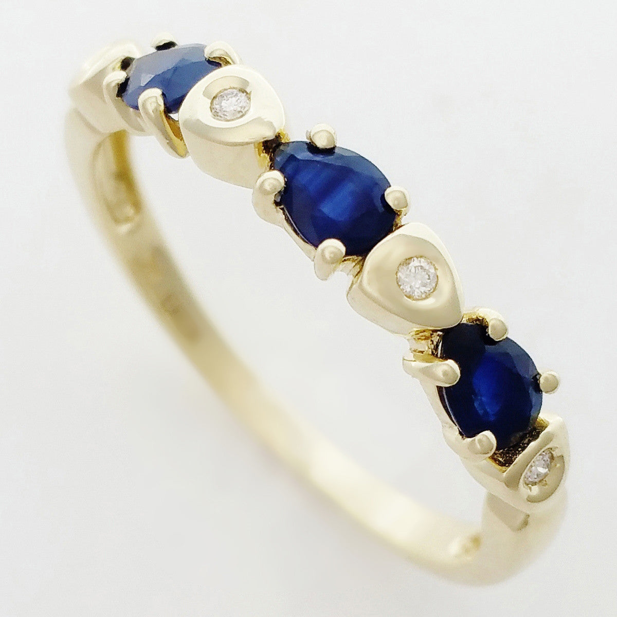 9K SOLID GOLD 0.50CT NATURAL AUSTRALIAN PEAR CUT SAPPHIRE RING WITH 4 DIAMONDS.